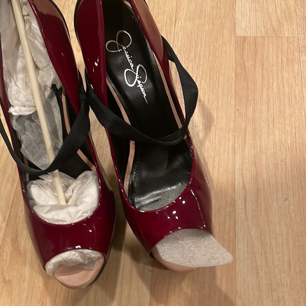Jessica Simpson heel